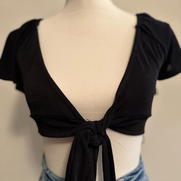 Black Wrap Around Short Sleeve Crop Top Size Small - Picture 2 of 7